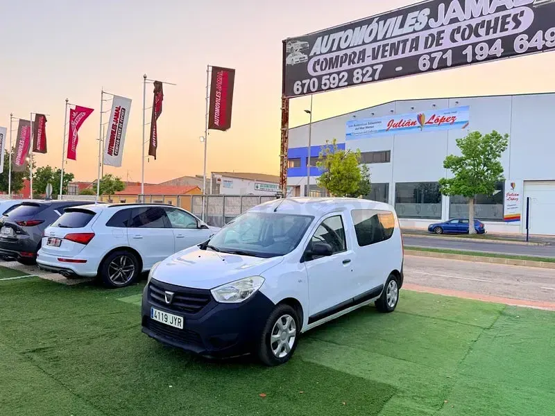 Usado Dacia Dokker Ambiance 90 CV (66 kW) 2017 Blanco Monovolumen