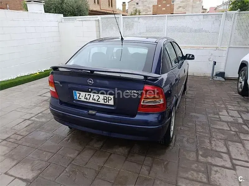 Usado Opel Astra Comfort 100 CV (73 kW) 2000 Azul Berlina