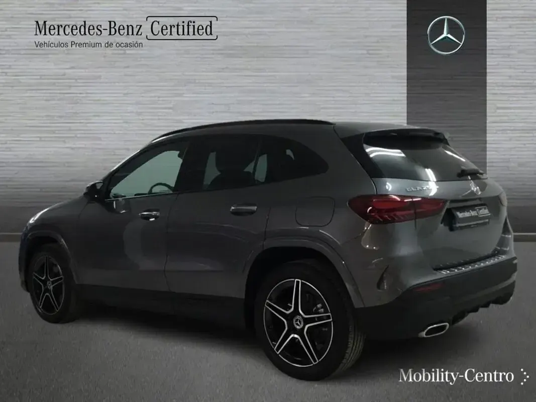 Usado Mercedes GLA250 AMG line 218 CV (160 kW) 2024 Mountaingrau  met. SUV