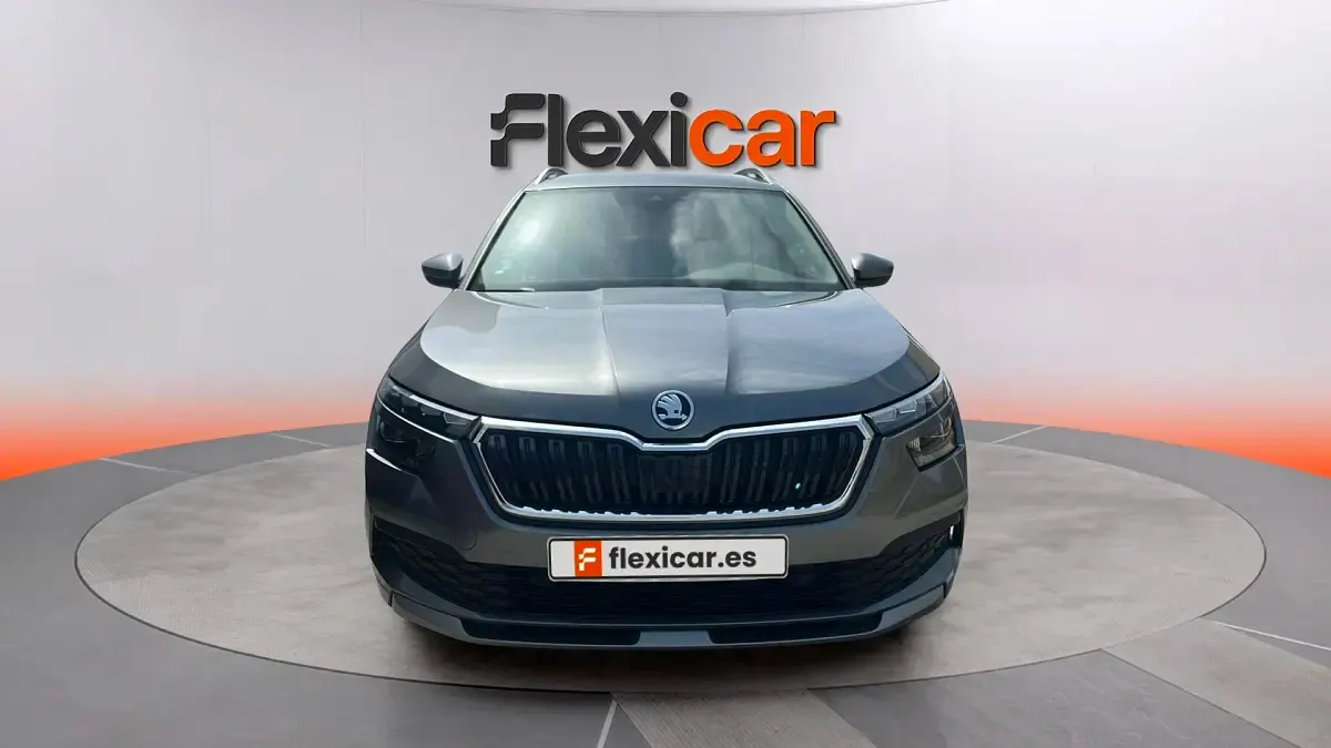Usado Skoda Kamiq Sport 110 CV (80 kW) 2022 Gris SUV