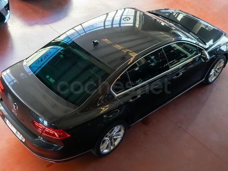 Usado VW Passat GTE 218 CV (160 kW) 2022 Gris / plata Familiar