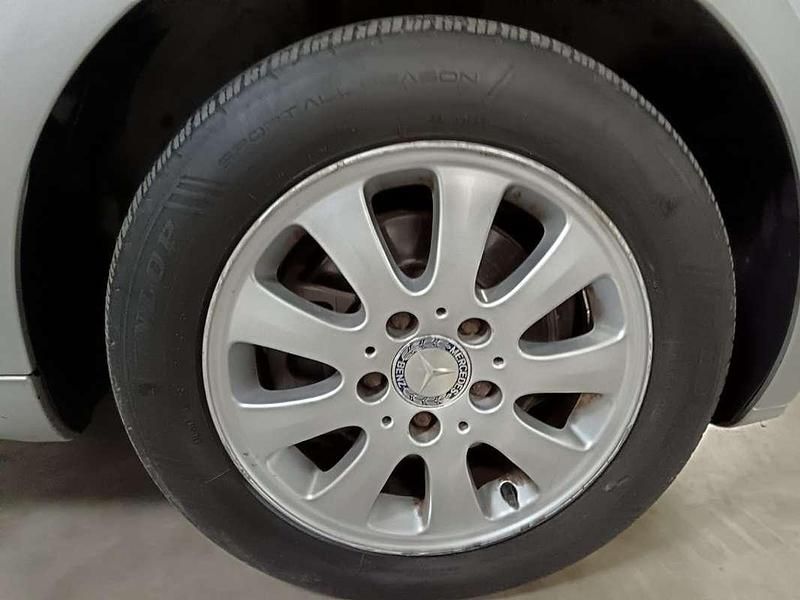 Usado Mercedes A180 Elegance 109 CV (80 kW) 2009 Plateado Utilitario