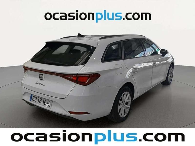 Usado Seat Leon ST Style 131 CV (96 kW) 2023 Blanco Familiar
