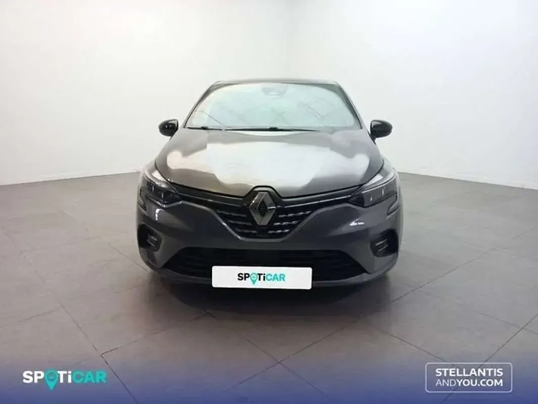 Usado Renault Clio Techno 91 CV (66 kW) 2023 Gris Utilitario