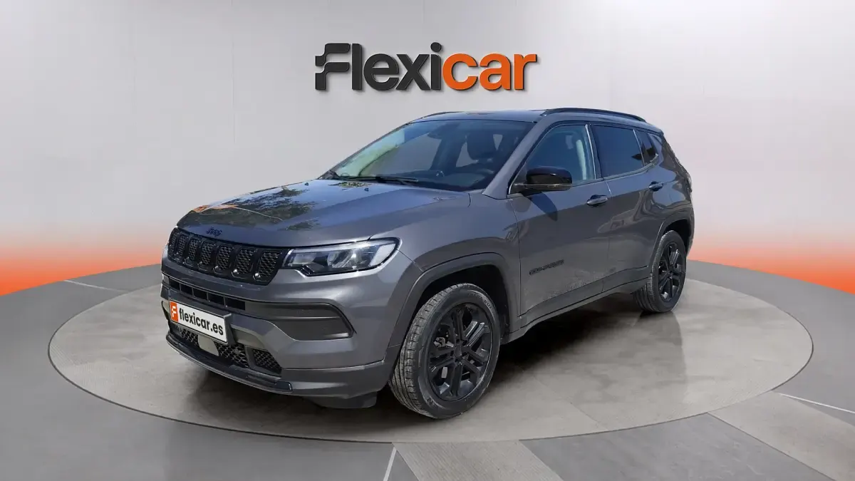 Usado Jeep Compass Night Eagle 131 CV (96 kW) 2022 Gris SUV