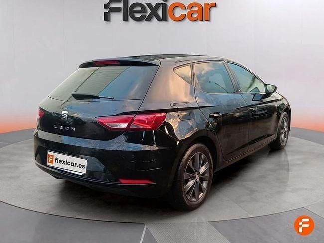 Usado Seat Leon Style 130 CV (95 kW) 2020 Negro