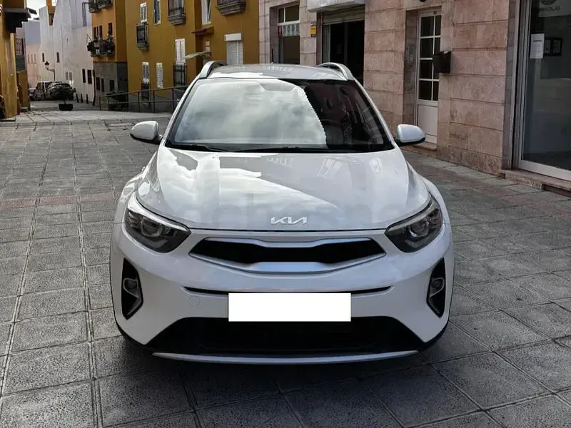 Usado Kia Stonic 84 CV (61 kW) 2023 Blanco SUV