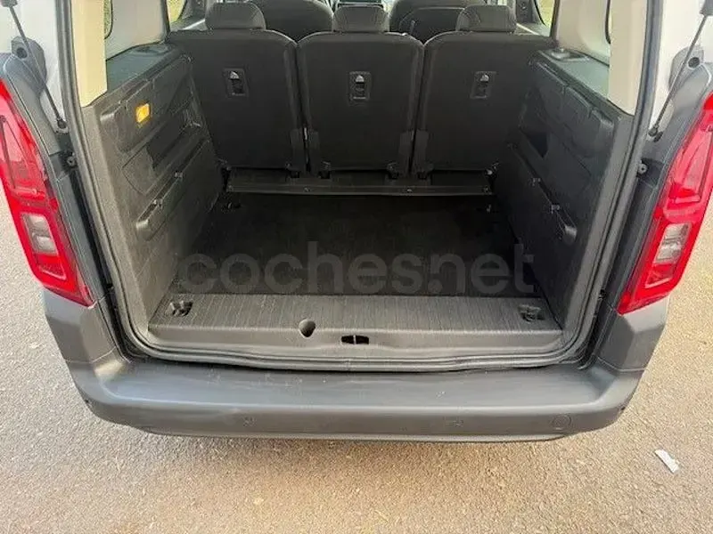 Usado Citroën Berlingo Shine 102 CV (75 kW) 2021 Blanco Monovolumen