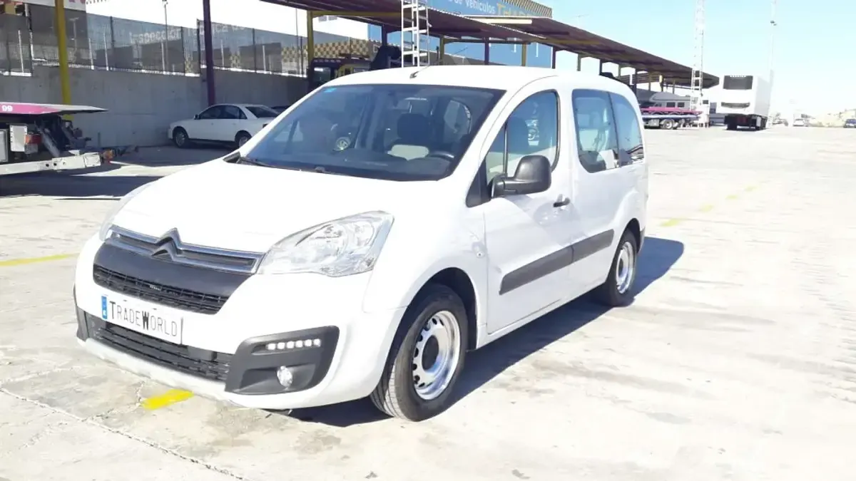Usado Citroën Berlingo Live 76 CV (55 kW) 2018 Blanco Monovolumen