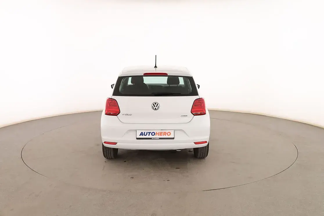 Usado VW Polo 75 CV (55 kW) 2017 Blanco Berlina