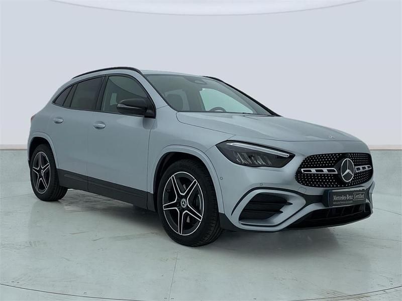 Usado Mercedes GLA200 150 CV (110 kW) 2025 Plata hightech SUV