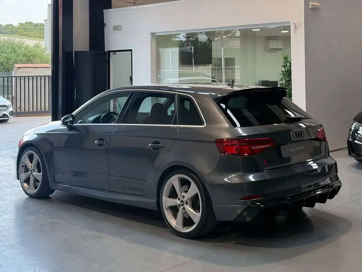 Usado Audi RS3 Design 400 CV (294 kW) 2017 Gris Berlina