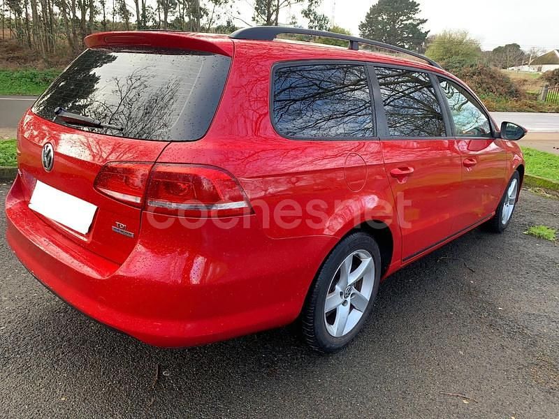 Usado VW Passat Advance 105 CV (77 kW) 2012 Rojo Familiar