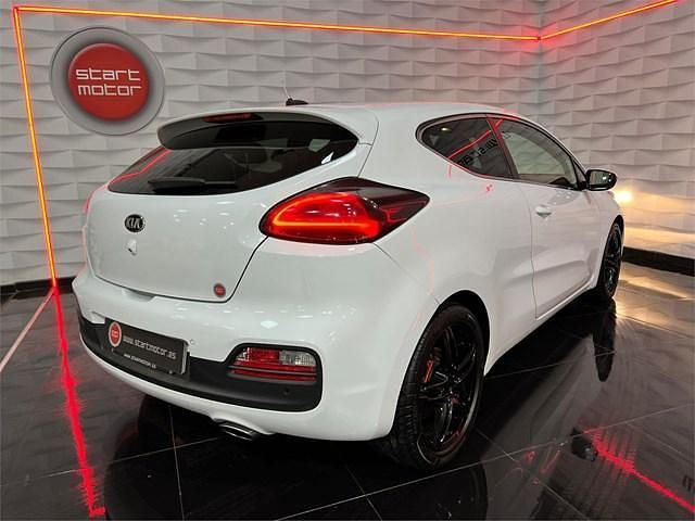 Używany Kia Ceed 130 KM (95 kW) 2016 Biały Hatchback