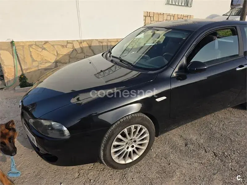 Usado Alfa Romeo 147 Distinctive 105 CV (77 kW) 2007 Negro Utilitario