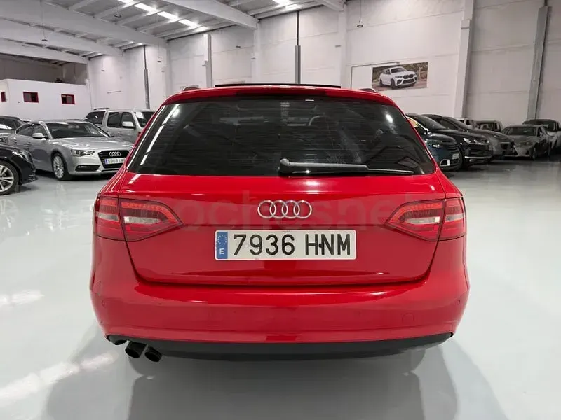 Usado Audi A4 143 CV (105 kW) 2012 Rojo Familiar