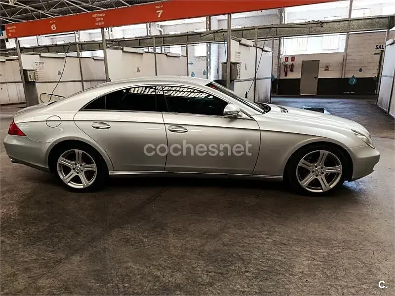 Usado Mercedes CLS350 272 CV (200 kW) 2005 Gris / plata Coupe