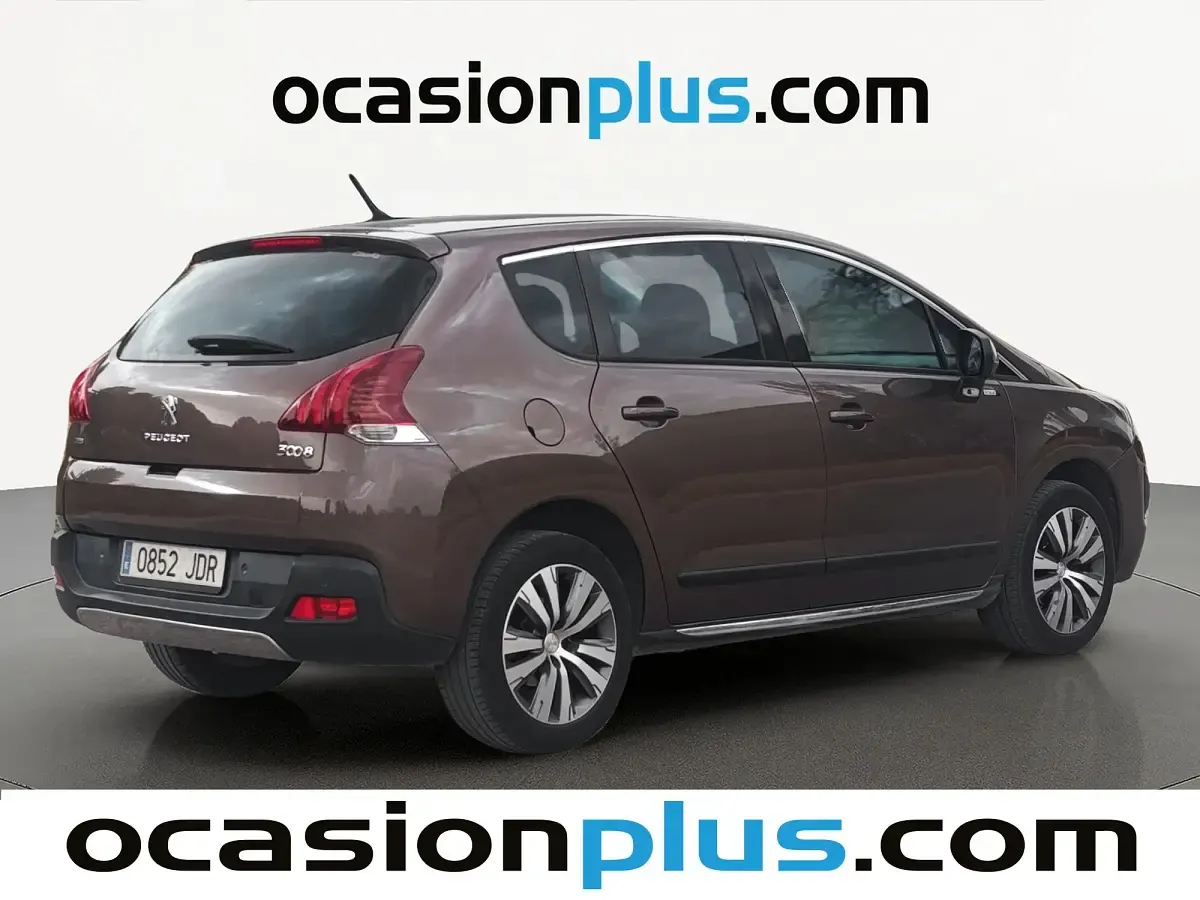 Usado Peugeot 3008 Style 120 CV (88 kW) 2015 Marrón Familiar