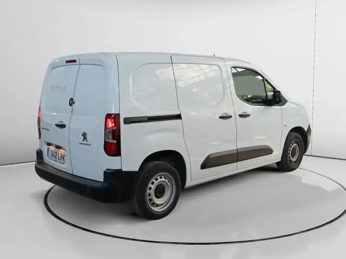 Usado Peugeot Partner 103 CV (75 kW) 2021 Blanco Monovolumen