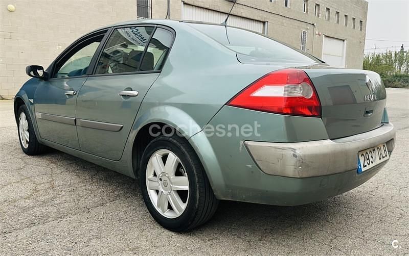 Usado Renault Mégane II Expression 100 CV (73 kW) 2005 Verde Berlina