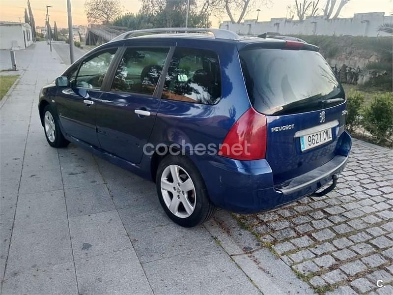 Usado Peugeot 307 110 CV (80 kW) 2004 Azul Familiar