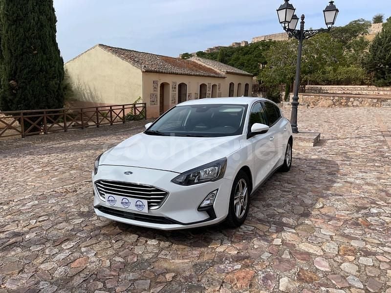 Blanco Usado 2019 Ford Focus Trend Berlina | 8999 € (Precio justo) - Imagen 1/4