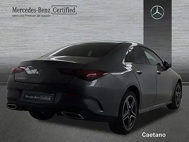 Usado Mercedes CLA250e 218 CV (160 kW) 2025 Gris montaña Coupe