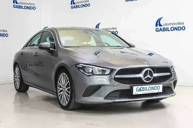 Usado Mercedes CLA180 114 CV (83 kW) 2021 Gris Berlina