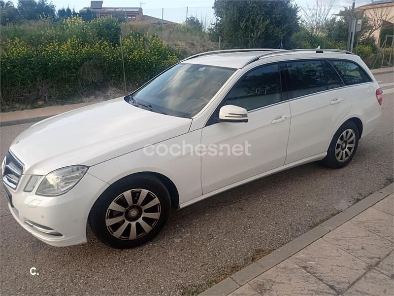 Usado Mercedes E220 170 CV (125 kW) 2012 Blanco Familiar