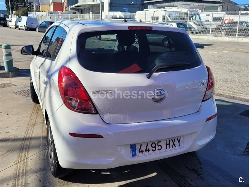 Usado Hyundai i20 85 CV (62 kW) 2014 Blanco Berlina