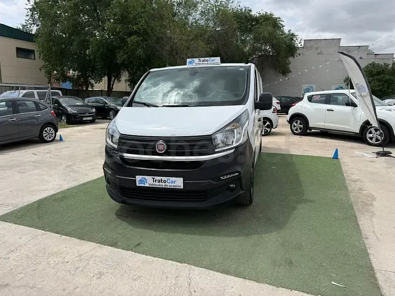Usado Renault Trafic 150 CV (110 kW) 2021 Blanco Monovolumen
