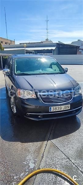 Usado Lancia Voyager Platinum 177 CV (130 kW) 2014 Gris / plata Monovolumen