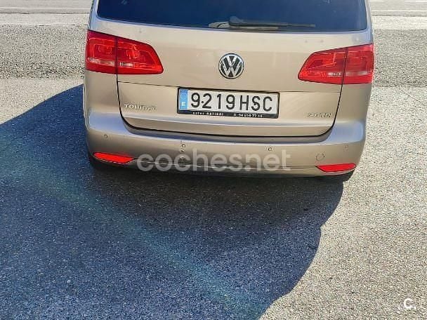 Usado VW Touran Sport 140 CV (102 kW) 2013 Marrón Monovolumen
