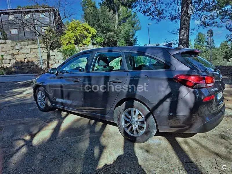 Usado Hyundai i30 110 CV (80 kW) 2017 Beige Familiar