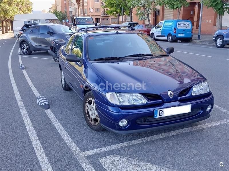 Usado Renault Mégane Coupé 90 CV (66 kW) 1997 Azul Coupe