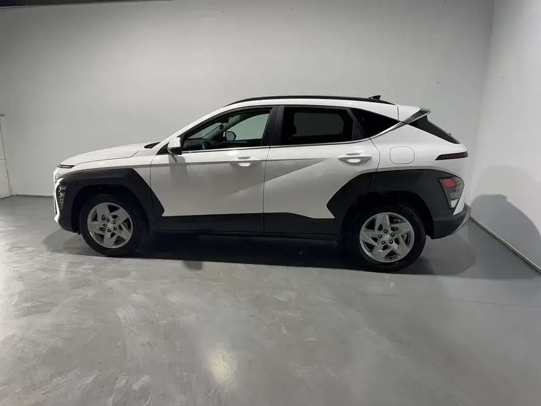 Usado Hyundai Kona 120 CV (88 kW) 2024 Blanco SUV