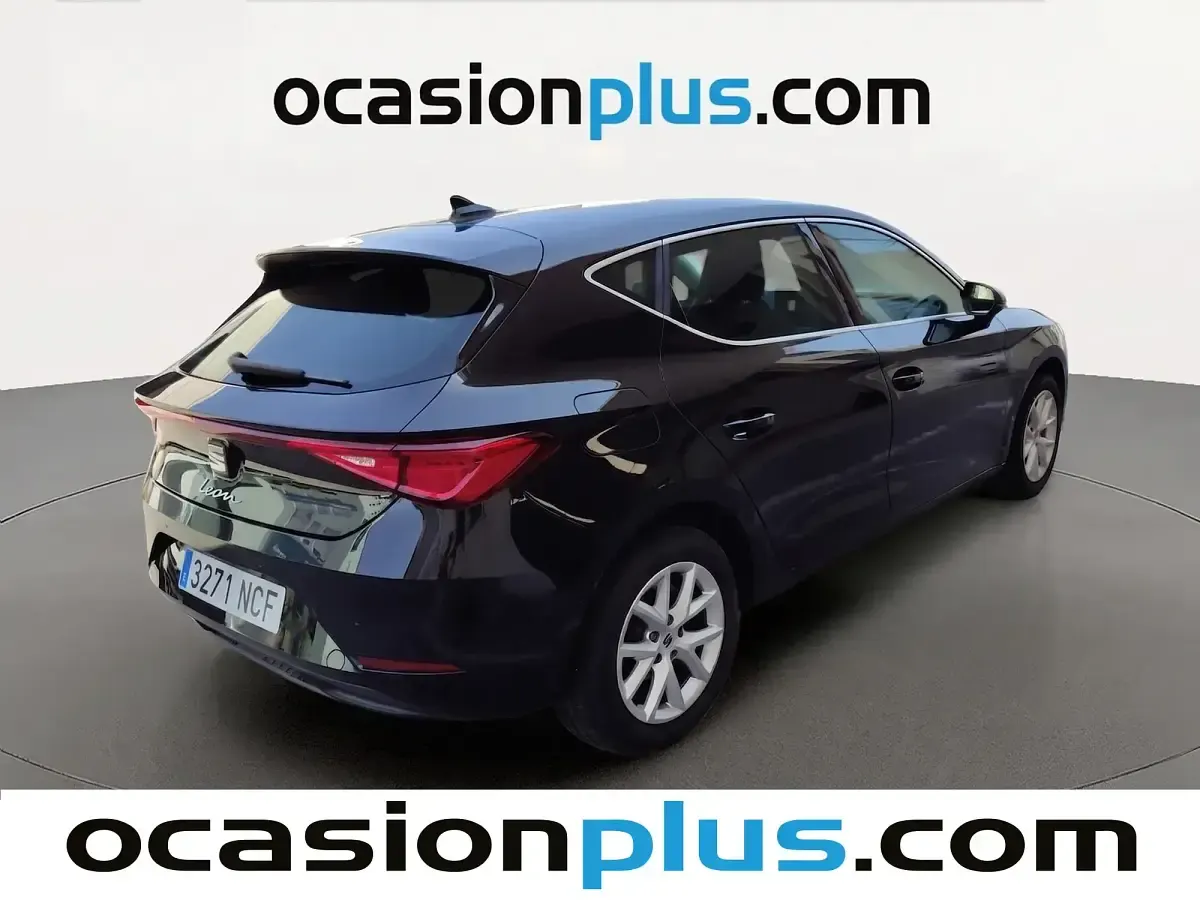Usado Seat Leon Style 116 CV (85 kW) 2025 Negro Berlina