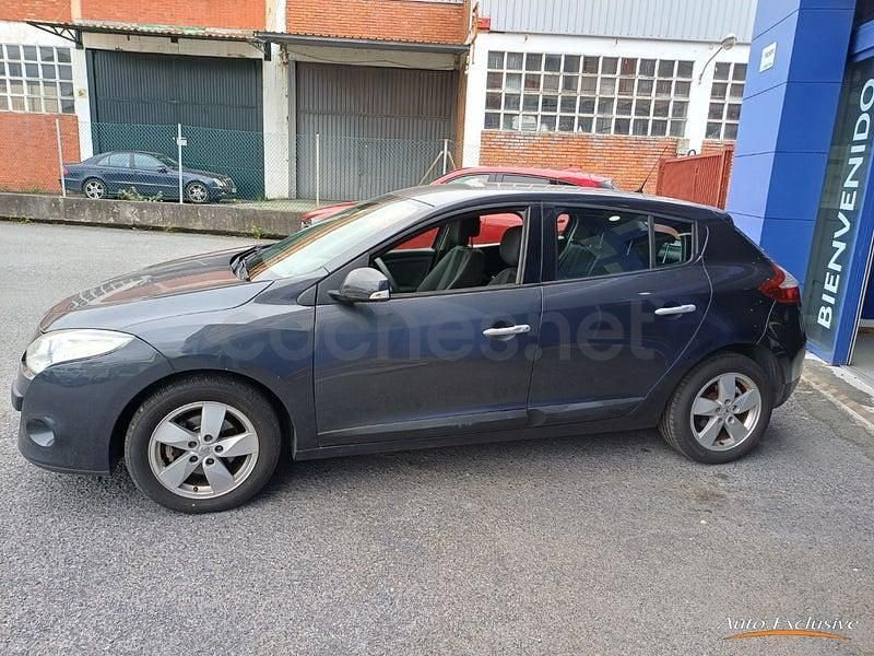 Usado Renault Mégane Dynamique 110 CV (80 kW) 2011 Gris / plata Berlina