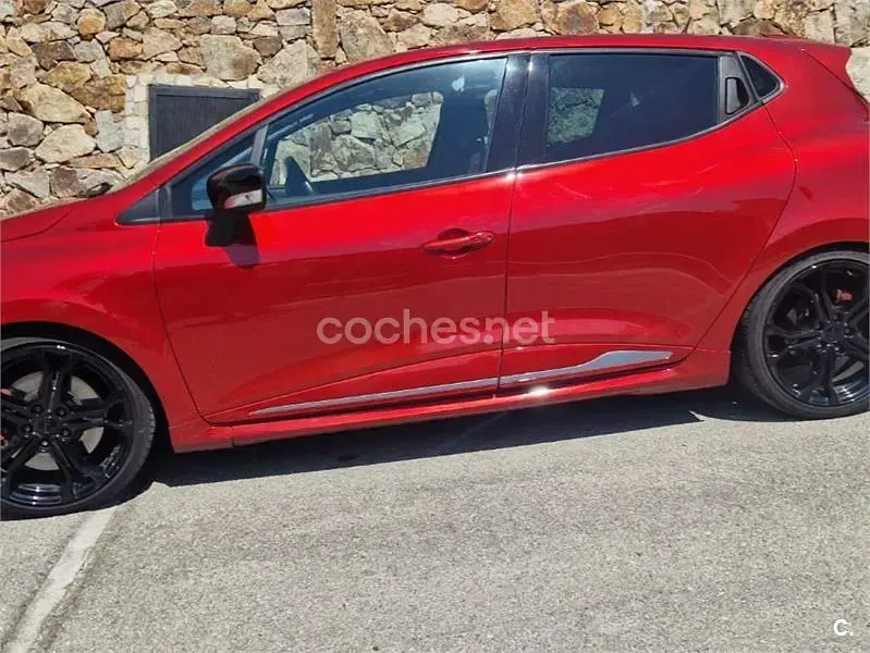Usado Renault Clio IV 200 CV (147 kW) 2015 Rojo Berlina