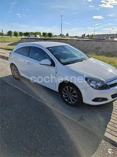 Usado Opel Astra GTC 110 CV (80 kW) 2010 Blanco Berlina