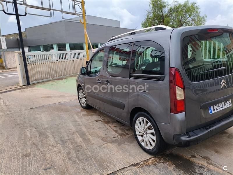 Gris / plata Usado 2015 Citroën Berlingo XTR Monovolumen | 9000 € (Precio justo) - Imagen 1/4
