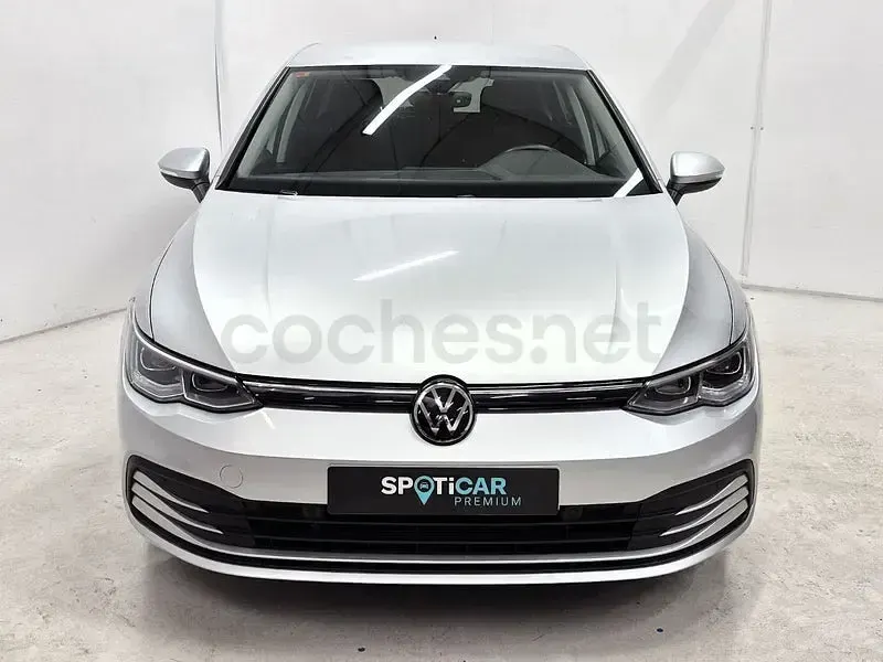 Usado VW Golf VIII Life 115 CV (84 kW) 2021 Gris / plata Berlina