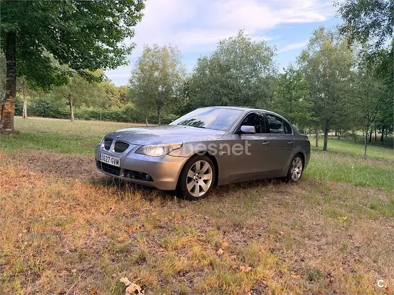 Usado BMW 530 218 CV (160 kW) 2006 Gris / plata Berlina
