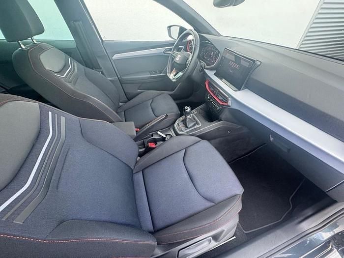 Usado Seat Ibiza FR 110 CV (80 kW) 2022 Gris Utilitario