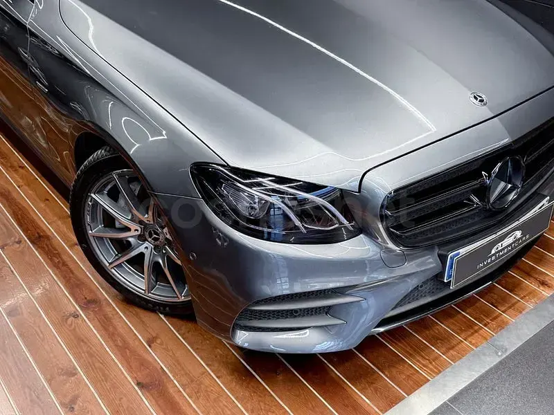 Usado Mercedes E200 197 CV (144 kW) 2020 Gris / plata Berlina