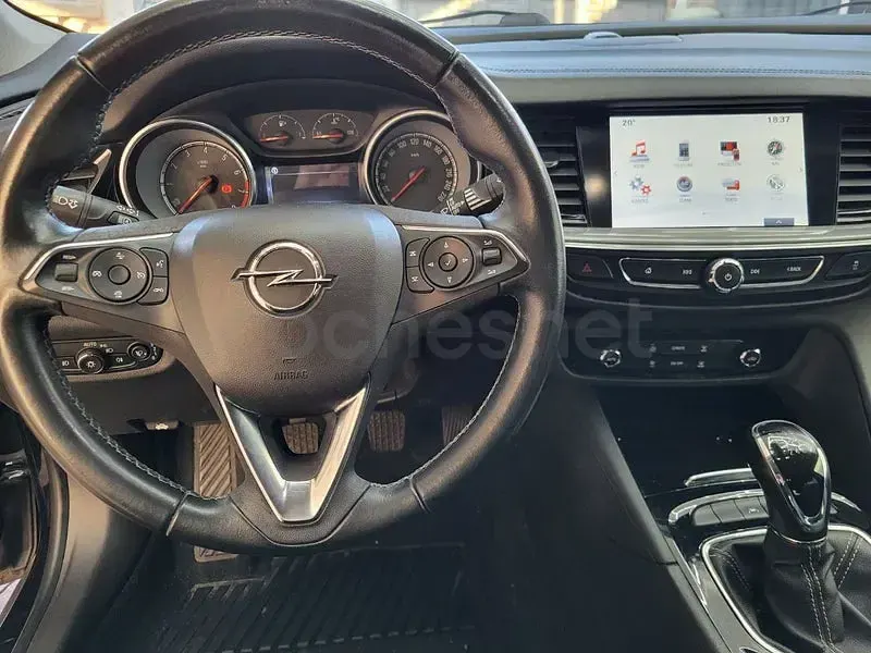 Usado Opel Insignia Selective 140 CV (102 kW) 2017 Negro Berlina