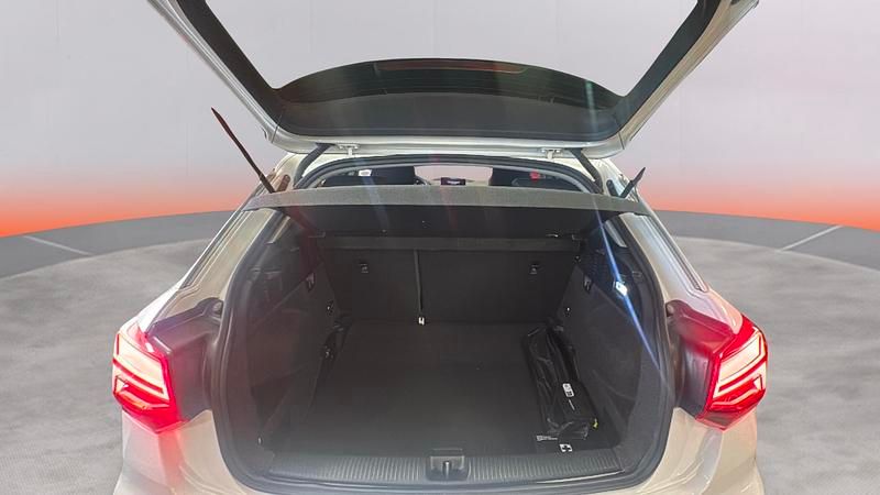 Usado Audi Q2 S-Line 116 CV (85 kW) 2023 Gris SUV