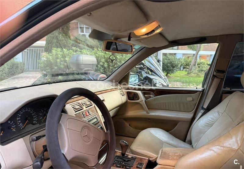 Usado Mercedes E280 Elegance 204 CV (150 kW) 1998 Verde Berlina