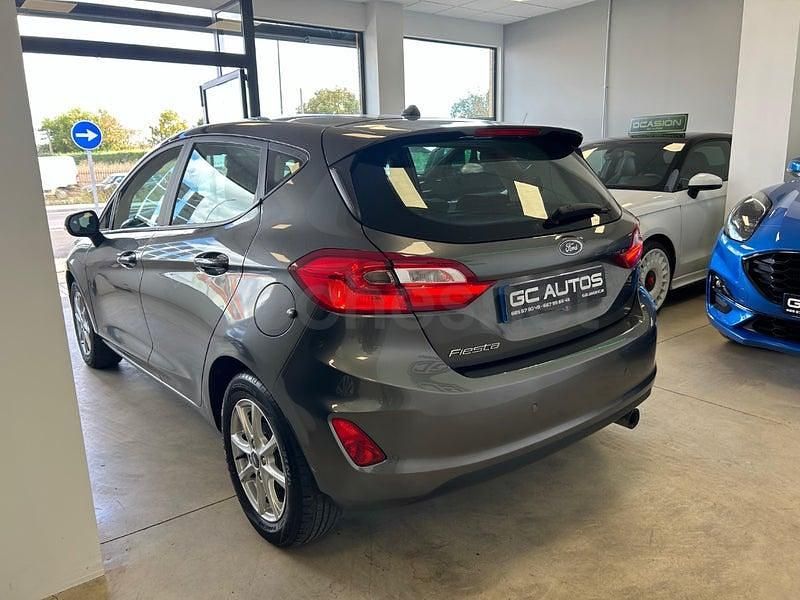 Usado Ford Fiesta Trend 85 CV (62 kW) 2019 Gris / plata Berlina
