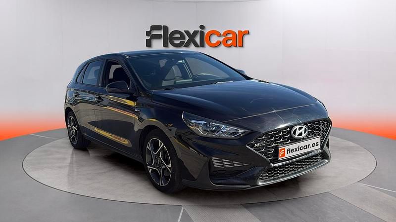 Usado Hyundai i30 N Line 120 CV (88 kW) 2024 Negro Berlina
